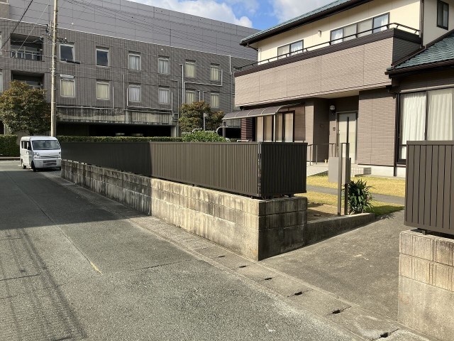 生垣を目隠しフェンスに交換しました。｜浜松市の外構・エクステリア専門店 まろうど