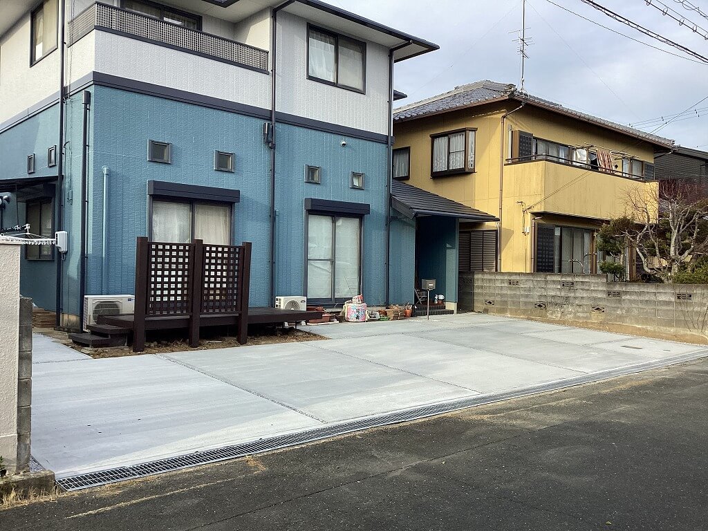 植栽をすべて撤去して、一面コンクリートの駐車スペースに！｜浜松市の外構・エクステリア専門店 まろうど